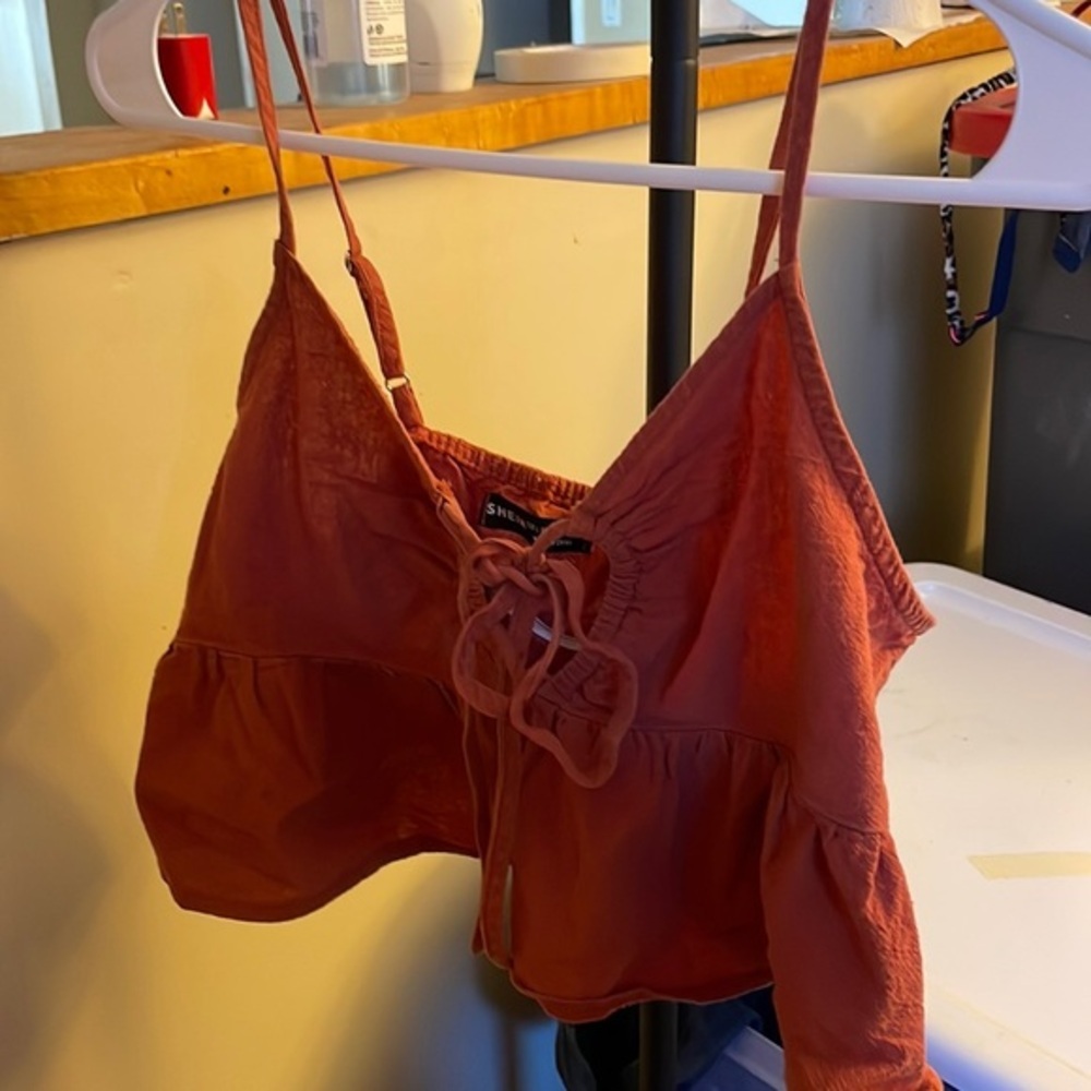 Women’s crop top  (Bin L)​